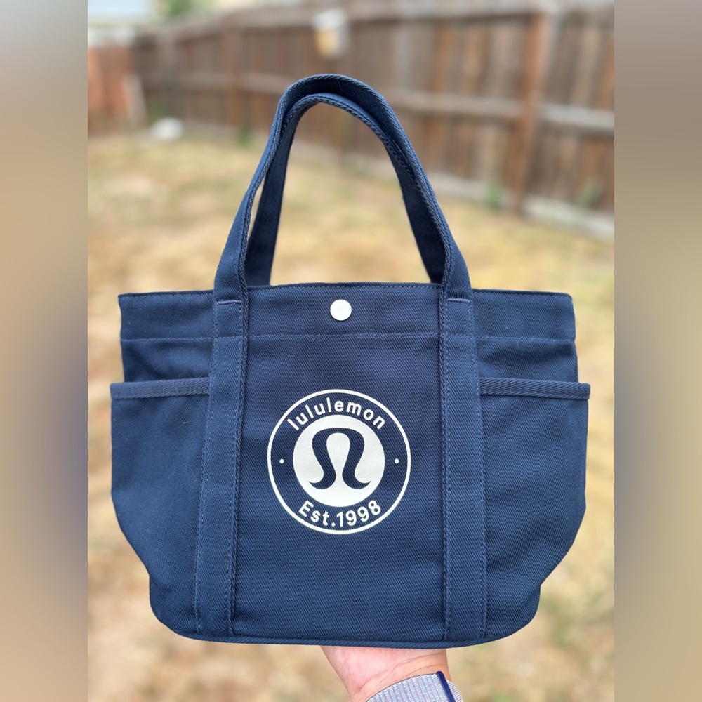 Lululemon MINI ESSENTIAL 6.5L Navy Tote Bag (Sold Out Online)